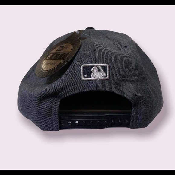 MLB Boston Red Sox 2018 World Series Champions 9Fifty SnapBack Hat - Picture 2 of 7